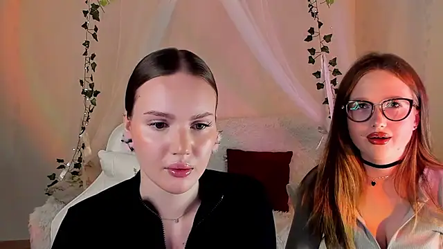 Snapshot of MishkaMe chatting on November 2025 06:39:01 AM MishkaMe online show from November 2025 06:39:01 AM