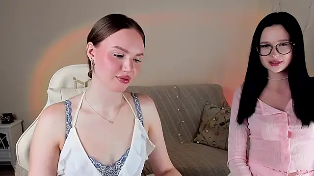 Snapshot of MishkaMe chatting on December 2025 10:54:02 AM MishkaMe online show from December 2025 10:54:02 AM