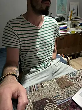 giorgakaci69 online show from July 2026 09:39:01 PM