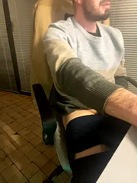 giorgakaci69 online show from December 2025 04:56:01 PM