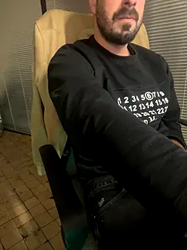 giorgakaci69 online show from November 2025 04:18:02 PM