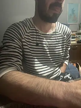 giorgakaci69 online show from May 2026 09:32:01 PM