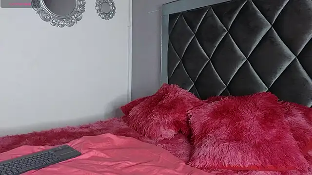 Taiissa  online show from February 2026 04:15:01 PM