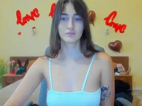 Snapshot of Moon-liza chatting on October 2025 06:04:01 AM Moon-liza online show from October 2025 06:04:01 AM