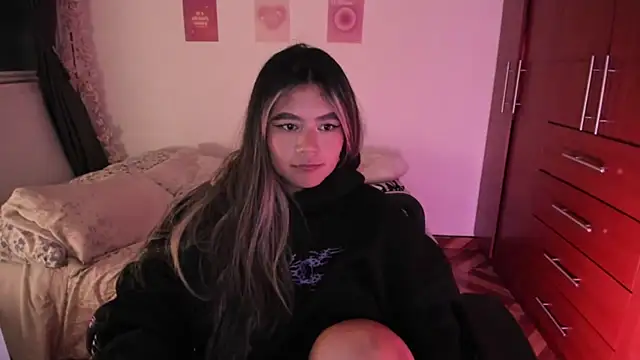 StephaniFox online show from November 2025 03:32:02 AM