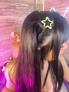 Snapshot of Bubalu_Uwwu chatting on November 2025 04:49:02 AM Bubalu Uwwu online show from November 2025 04:49:02 AM