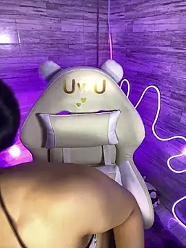 Snapshot of Bubalu_Uwwu chatting on December 2025 03:52:01 AM Bubalu Uwwu online show from December 2025 03:52:01 AM