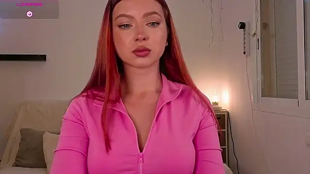 Karinchik  online show from December 2025 09:42:02 PM