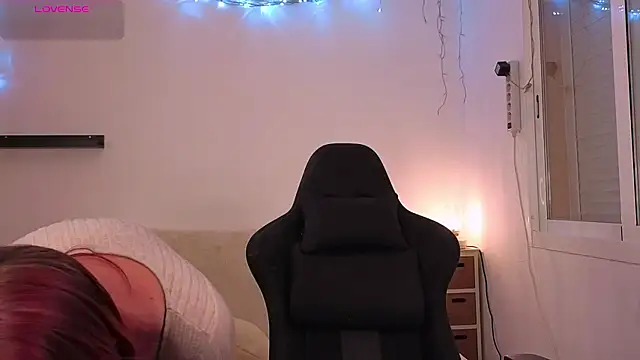 Karinchik  online show from December 2025 08:50:01 PM