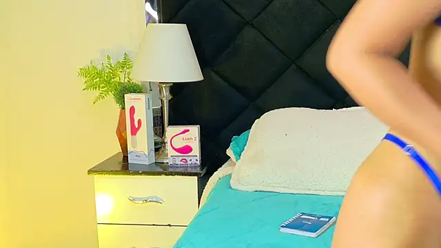 Holly Brensonexx  online show from December 2025 04:30:02 PM