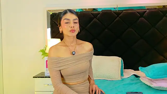 Holly Brensonexx  online show from November 2025 01:37:02 PM