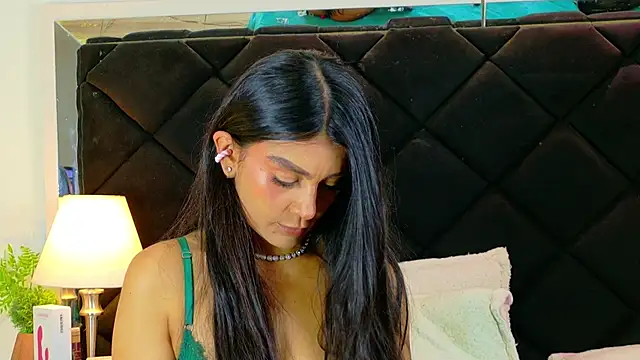 Holly Brensonexx  online show from October 2025 02:09:02 PM
