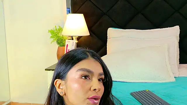 Holly Brensonexx  online show from October 2025 01:19:01 PM