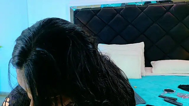 Holly Brensonexx  online show from October 2025 01:08:02 PM
