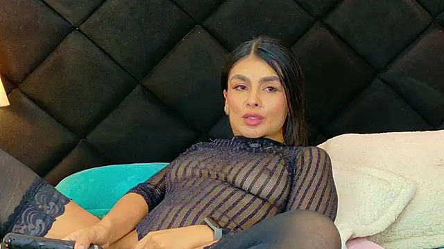 Holly Brensonexx  online show from December 2025 03:00:02 AM