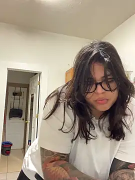 miacanela xo online show from April 2026 02:01:01 AM