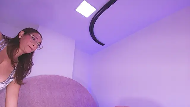 vale ross  online show from March 2026 03:12:01 AM