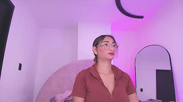 vale ross  online show from December 2025 03:09:01 AM