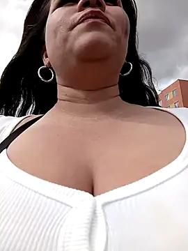 Snapshot of Julieta-tits chatting on December 2024 07:29:02 PM Julieta-tits online show from December 2024 07:29:02 PM