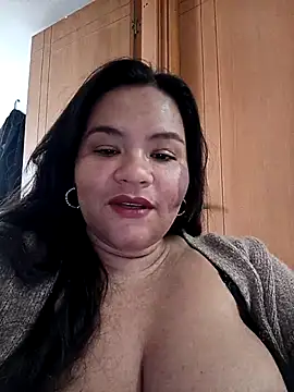 Snapshot of Julieta-tits chatting on February 2026 02:28:02 PM Julieta-tits online show from February 2026 02:28:02 PM