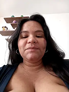 Snapshot of Julieta-tits chatting on February 2026 01:31:02 PM Julieta-tits online show from February 2026 01:31:02 PM