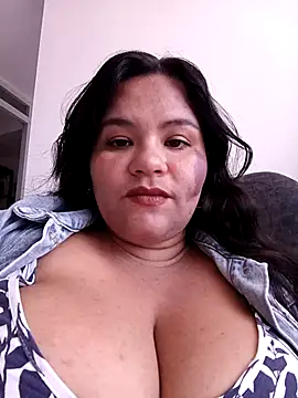 Snapshot of Julieta-tits chatting on February 2026 03:45:01 PM Julieta-tits online show from February 2026 03:45:01 PM
