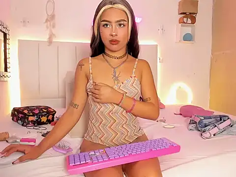 Snapshot of lilith_horny chatting on November 2025 07:08:01 AM lilith horny online show from November 2025 07:08:01 AM