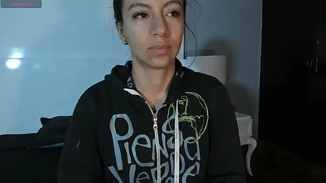 Tamaraakins online show from November 2025 12:30:01 PM