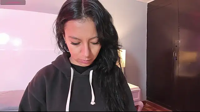 Tamaraakins online show from November 2025 12:32:01 PM