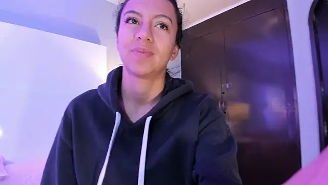 Tamaraakins online show from November 2025 12:48:01 PM