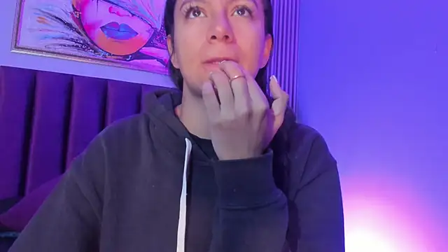 Tamaraakins online show from November 2025 12:48:02 PM