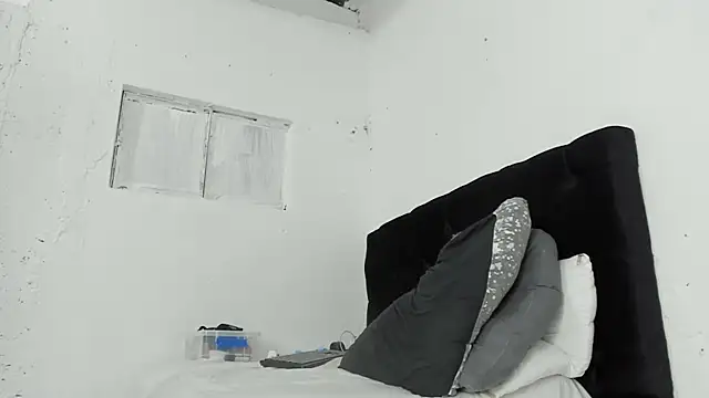 lana whitee online show from November 2025 04:18:02 PM