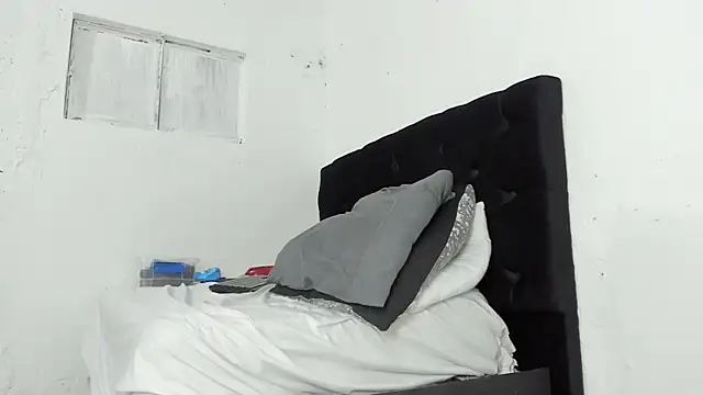 lana whitee online show from November 2025 02:43:02 PM