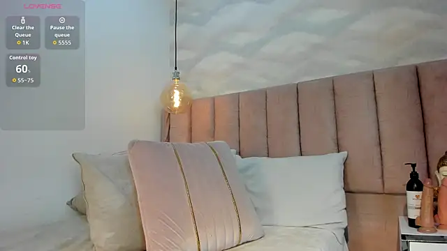 Snapshot of 1m_megan chatting on October 2025 03:06:02 AM 1m megan online show from October 2025 03:06:02 AM