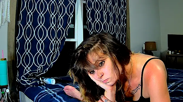 Snapshot of ZeelaXoXo chatting on September 2025 04:57:01 AM ZeelaXoXo online show from September 2025 04:57:01 AM