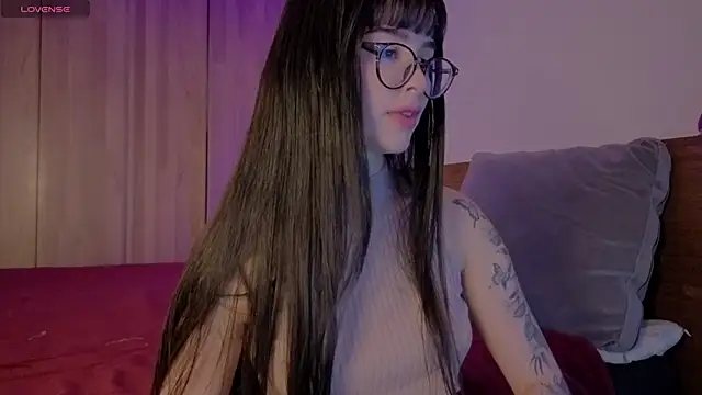 Snapshot of Roxxy_mora chatting on June 2026 10:26:02 PM Roxxy mora online show from June 2026 10:26:02 PM