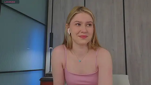 Monikacutie online show from March 2025 04:27:01 AM