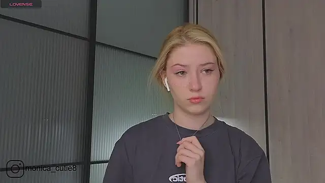 Monikacutie online show from March 2025 04:08:02 AM