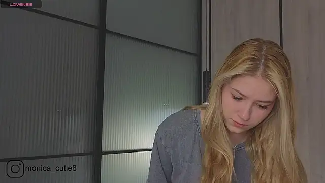 Monikacutie online show from March 2025 04:19:01 AM