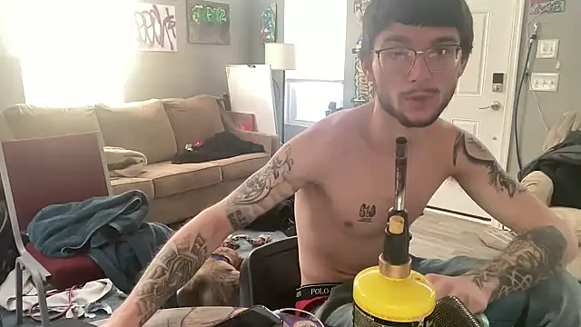 Snapshot of hungkubenski chatting on January 2026 08:05:01 PM hungkubenski online show from January 2026 08:05:01 PM