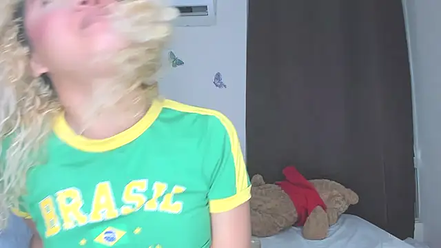 sofiacastillo01 online show from February 2026 02:41:02 PM