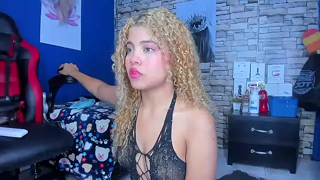 sofiacastillo01 online show from March 2025 12:56:02 PM