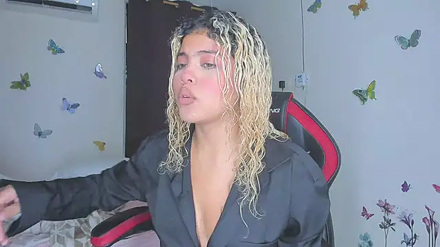 sofiacastillo01 online show from November 2025 01:11:01 PM