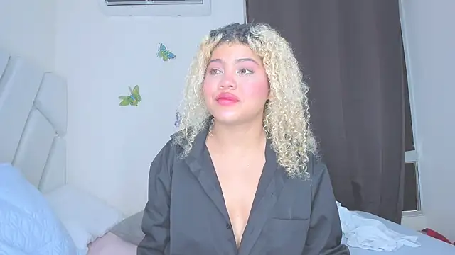 sofiacastillo01 online show from April 2026 05:09:02 PM