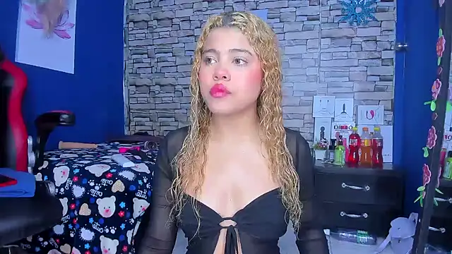 sofiacastillo01 online show from March 2025 12:49:02 PM