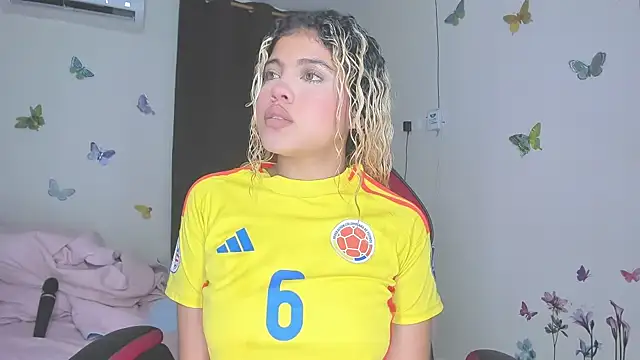 sofiacastillo01 online show from December 2025 02:32:02 PM