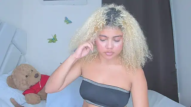 sofiacastillo01 online show from February 2026 01:06:02 AM