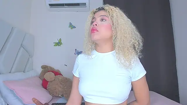 sofiacastillo01 online show from February 2026 02:17:01 PM