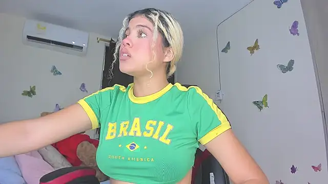 sofiacastillo01 online show from November 2025 01:26:02 PM