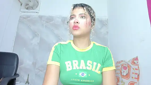 sofiacastillo01 online show from May 2026 01:32:02 PM